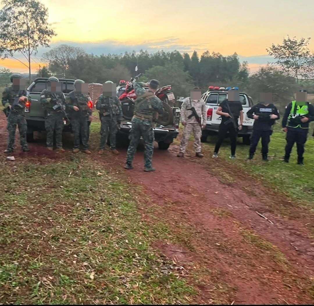 Itapúa Incautan armas de fuego y una motocicleta 